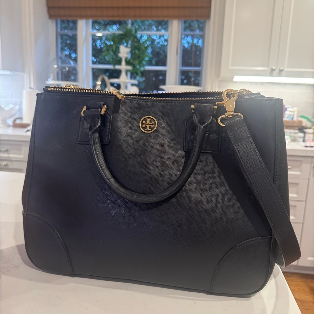 Tory Burch Elegant Black Leather Tote - Picture 4 of 4